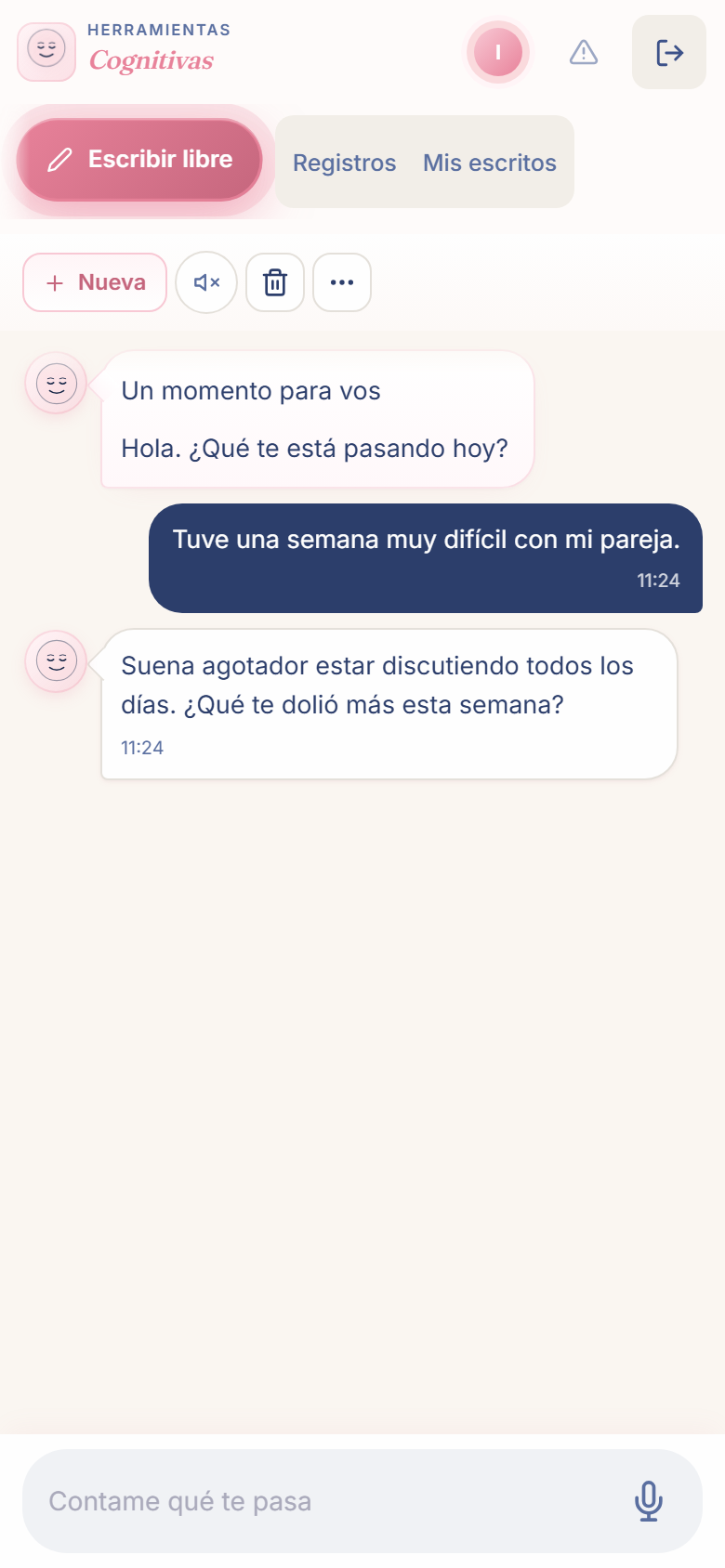 Captura real: conversación entre paciente y asistente en la app — saludo, mensaje del paciente, respuesta de escucha activa.